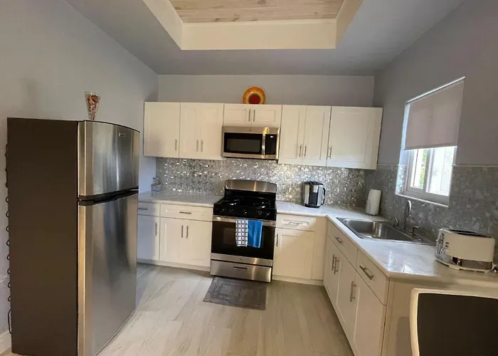 Nicoles Nest Brand New Exquisite Studio Hideaway